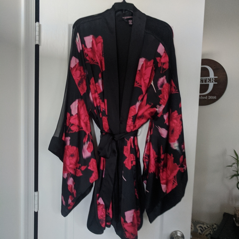 VS silky robe